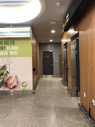 Flughafen Kopenhagen - Terminal 2 - Toilette neben dem Norwegian Check-in-Schalter
