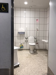 Flughafen Kopenhagen - Terminal 2 - Toiletten neben dem Treffpunkt