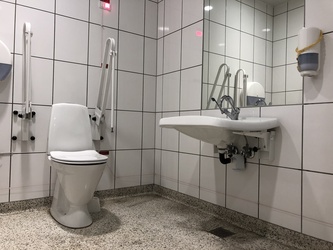 Flughafen Kopenhagen - Terminal 2 - Toiletten neben dem Treffpunkt