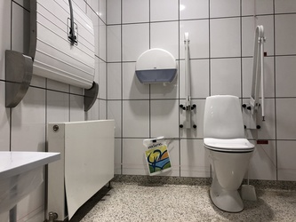 Flughafen Kopenhagen - Terminal 2 - Toiletten neben dem Treffpunkt