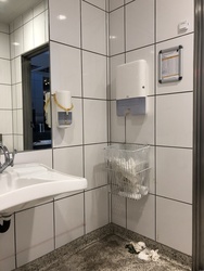 Flughafen Kopenhagen - Terminal 2 - Toiletten neben dem Treffpunkt
