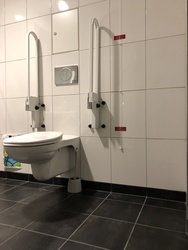 Flughafen Kopenhagen - Terminal 2 - Toiletten neben dem Sicherheitskontrolle