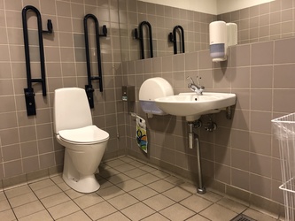 Flughafen Kopenhagen - Terminal 2 - Toiletten bei P8