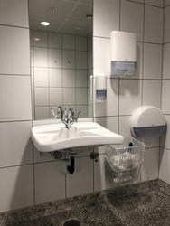 Flughafen Kopenhagen - Toiletten (nach Sicherheitskontrolle) - bei Gate B8