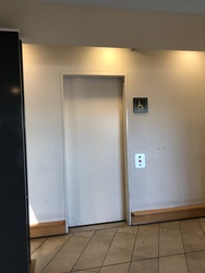 Flughafen Kopenhagen - Toiletten (nach Sicherheitskontrolle) - bei Gate A4