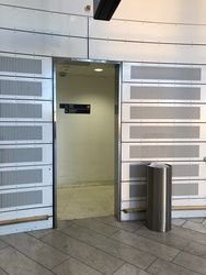 Flughafen Kopenhagen - Toiletten (nach Sicherheitskontrolle) - bei Gate A18
