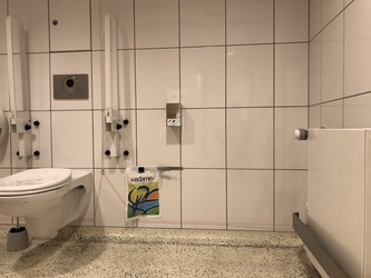 Flughafen Kopenhagen - Toiletten (nach Sicherheitskontrolle) - bei Gate A18