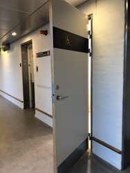 Flughafen Kopenhagen - Toiletten (nach Sicherheitskontrolle) - bei Gate A25