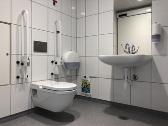 Flughafen Kopenhagen - Toiletten (nach Sicherheitskontrolle) - neben Falck Assistance (B)