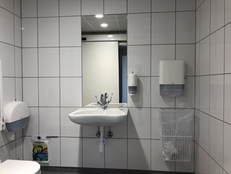 Flughafen Kopenhagen - Toiletten (nach Sicherheitskontrolle) - neben Falck Assistance (B)