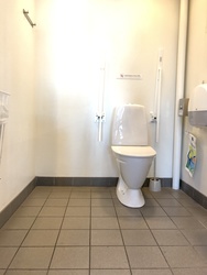Flughafen Kopenhagen - Toiletten (nach Sicherheitskontrolle) - bei Gate C34