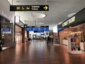 Flughafen Kopenhagen - Toilette (nach Sicherheitsdienst) in Verbindung mit den Geschäften in Terminal 2