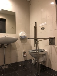 Flughafen Kopenhagen - Toilette (nach Sicherheitsdienst) in Verbindung mit den Geschäften in Terminal 2