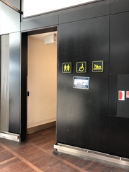 Flughafen Kopenhagen - Toiletten (nach Sicherheitskontrolle) - neben Aamanns Cafe