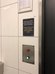 Flughafen Kopenhagen - Toiletten (nach Sicherheitskontrolle) - neben Aamanns Cafe