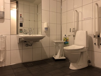 Flughafen Kopenhagen - Toiletten (nach Sicherheitskontrolle) im Terminal 3 - Bei Lagkaghuset