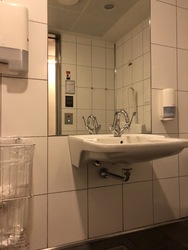 Flughafen Kopenhagen - Toiletten (nach Sicherheitskontrolle) im Terminal 3 - Bei Lagkaghuset