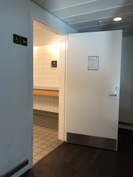 Flughafen Kopenhagen - Toiletten (nach Sicherheitskontrolle) - bei Gate D101