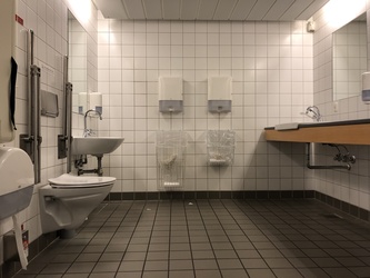 Flughafen Kopenhagen - Toiletten (nach Sicherheitskontrolle) - bei Gate D101