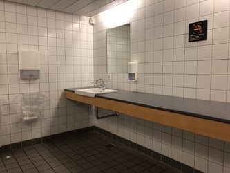 Flughafen Kopenhagen - Toiletten (nach Sicherheitskontrolle) - bei Gate D101
