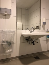 Flughafen Kopenhagen - Toiletten (nach Sicherheitskontrolle) - bei Gate F7