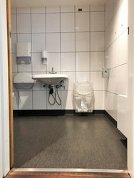 Flughafen Kopenhagen - Toiletten (nach Sicherheitskontrolle) - neben Caviar House