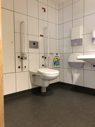 Flughafen Kopenhagen - Toiletten (nach Sicherheitskontrolle) - neben Caviar House