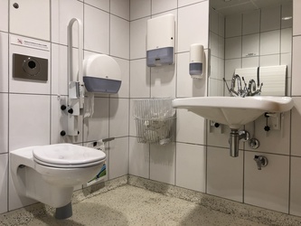 Flughafen Kopenhagen - Toiletten (nach Sicherheitskontrolle) - Toilette ausserhalb Hilfezentrum