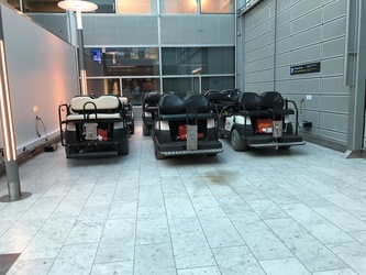 Flughafen Kopenhagen - nach Sicherheitskontrolle - Hilfezentrum