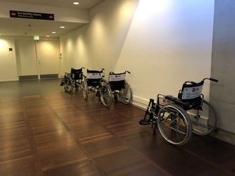 Flughafen Kopenhagen - nach Sicherheitskontrolle - Hilfezentrum