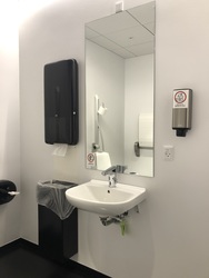 LEGO House - Toilette - History Collection / LEGO Cinema (Untergeschoss)